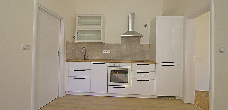 Pronájem bytu 2+kk, Praha 10, po rekonstrukci, nezařízený