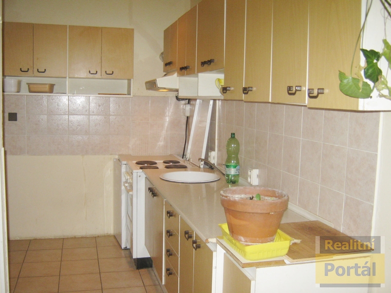 Prodej bytu v Praze, byt 3+1/L, 86m2, standart, Praha 9, ��ste�n� za��zen�, OV 