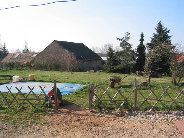 Prodej stavebn�ho pozemku 719m2, obec Je��n u Velvar