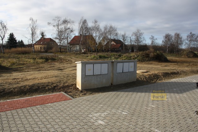 Prodej stavebn�ho pozemku 850m2, Praha 5 - Sob�n, kompletn� zas�ovan�
