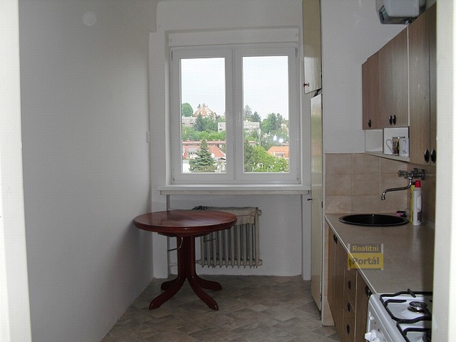 Pron�jem bytu v Praze, byt  3+1/B, 60m2, Praha 6, po rekonstrukci, neza��zen�