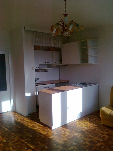 Pronjem bytu v Praze, byt 2+kk/L, 45m2, Praha 9, standard, nezazen